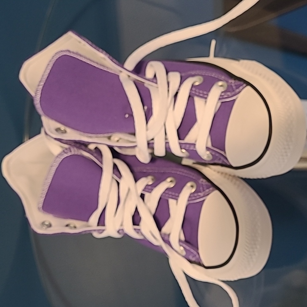Converse sneakers 71/2